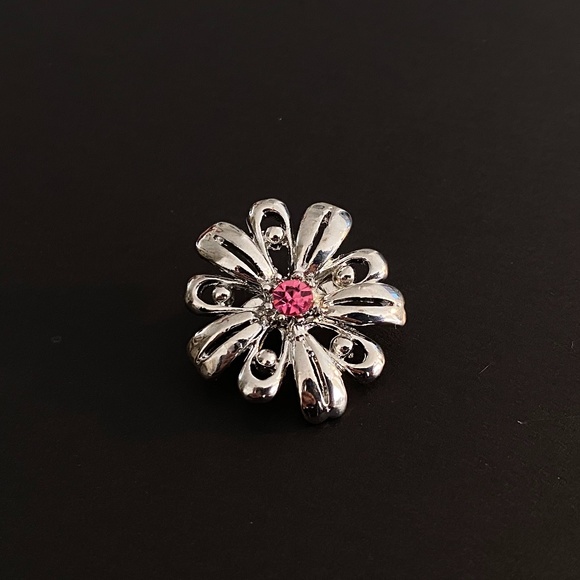 Small Brooch Pin - Picture 1 of 2